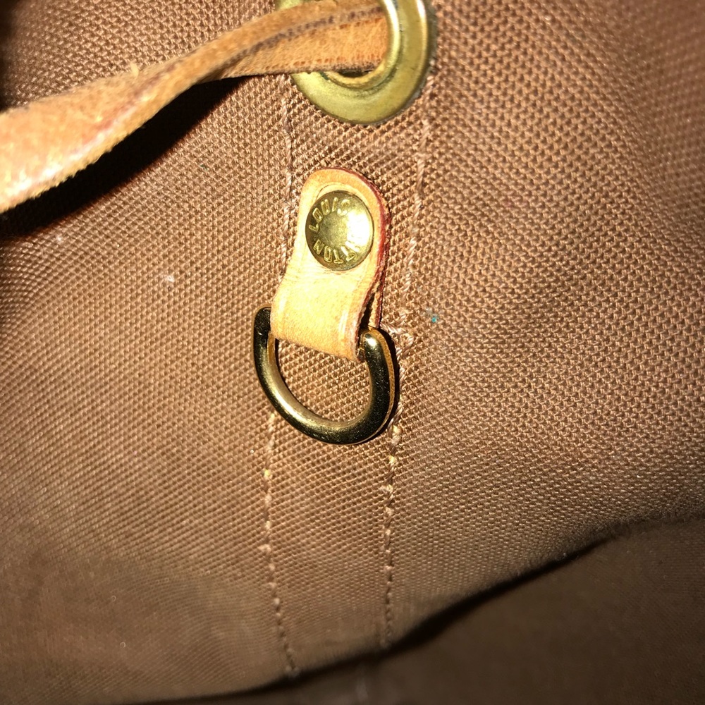 Louis Vuitton - Picture 3 of 6
